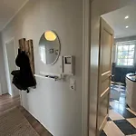 Lage Mit Warnowblick - Großer Balkon, Zwei Schlafzimmer, Aufzug, Stellplatz