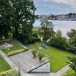 Lage Mit Warnowblick - Großer Balkon, Zwei Schlafzimmer, Aufzug, Stellplatz * Rostock