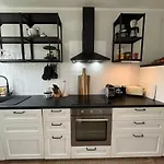 Lage Mit Warnowblick - Großer Balkon, Zwei Schlafzimmer, Aufzug, Stellplatz