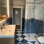 Lage Mit Warnowblick - Grosser Balkon, Zwei Schlafzimmer, Aufzug, Stellplatz Apartment