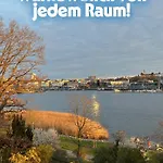 Apartment Lage Mit Warnowblick - Großer Balkon, Zwei Schlafzimmer, Aufzug, Stellplatz Rostock