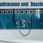 Lage Mit Warnowblick - Grosser Balkon, Zwei Schlafzimmer, Aufzug, Stellplatz Apartment *