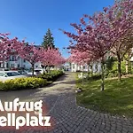 Apartment Lage Mit Warnowblick - Großer Balkon, Zwei Schlafzimmer, Aufzug, Stellplatz Rostock