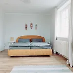 Lage Mit Warnowblick - Grosser Balkon, Zwei Schlafzimmer, Aufzug, Stellplatz Apartment *