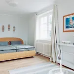 Lage Mit Warnowblick - Großer Balkon, Zwei Schlafzimmer, Aufzug, Stellplatz *