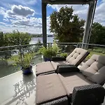 Apartment Lage Mit Warnowblick - Großer Balkon, Zwei Schlafzimmer, Aufzug, Stellplatz