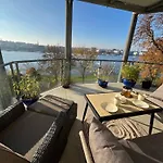 Beste Lage mit Warnowblick - großer Balkon, zwei Schlafzimmer, Aufzug, Stellplatz