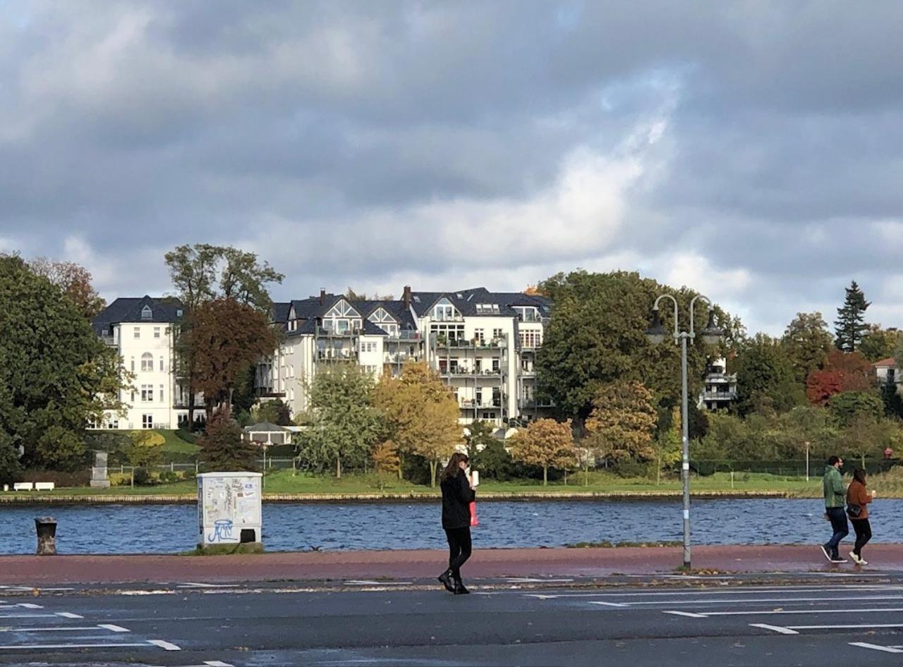 Traumwohnung Mit Stadthafen-panorama! Zwei Schlafzimmer, Parkplatz Apartment Rostock
