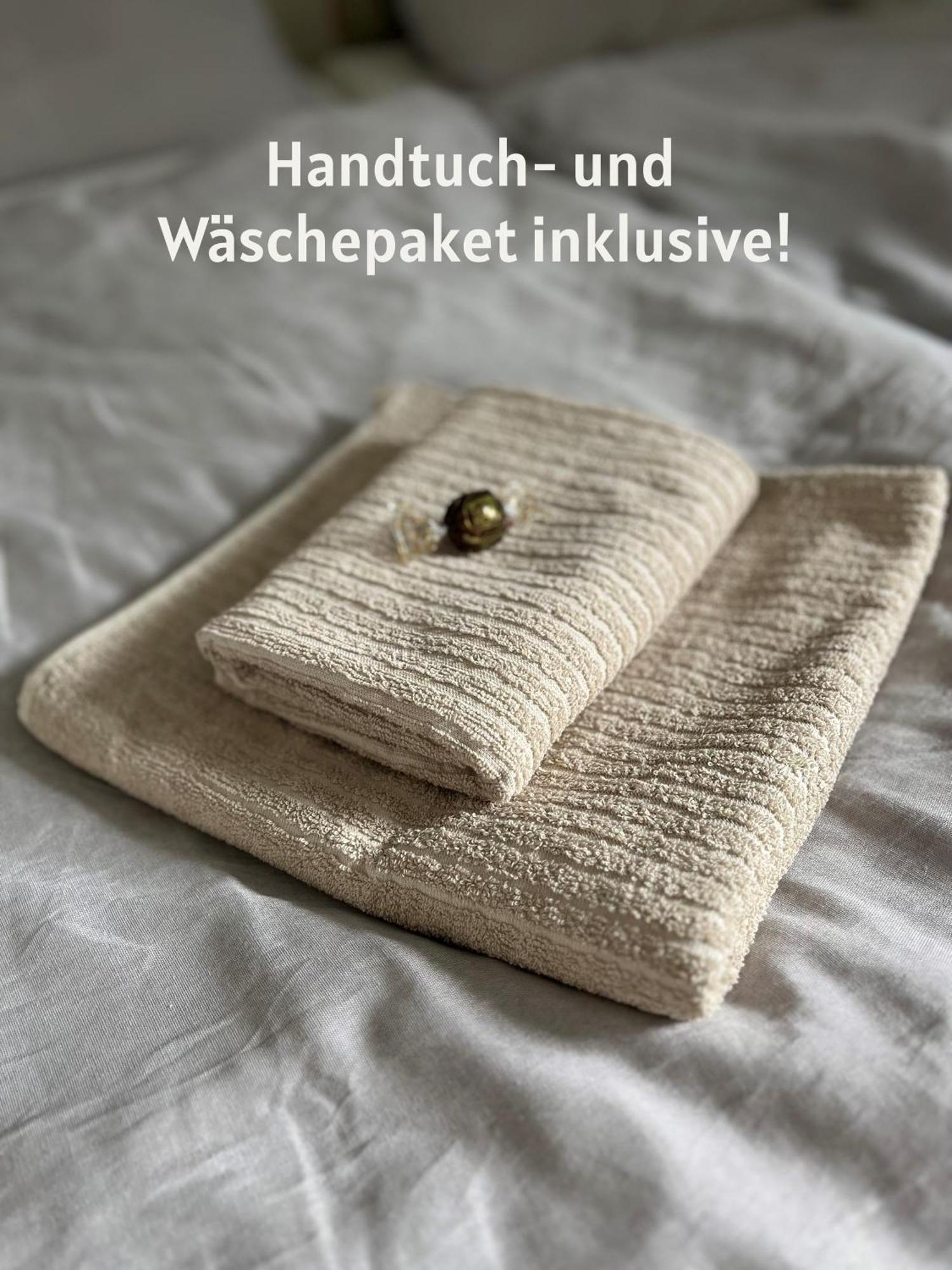 Lage Mit Warnowblick - Großer Balkon, Zwei Schlafzimmer, Aufzug, Stellplatz Apartment