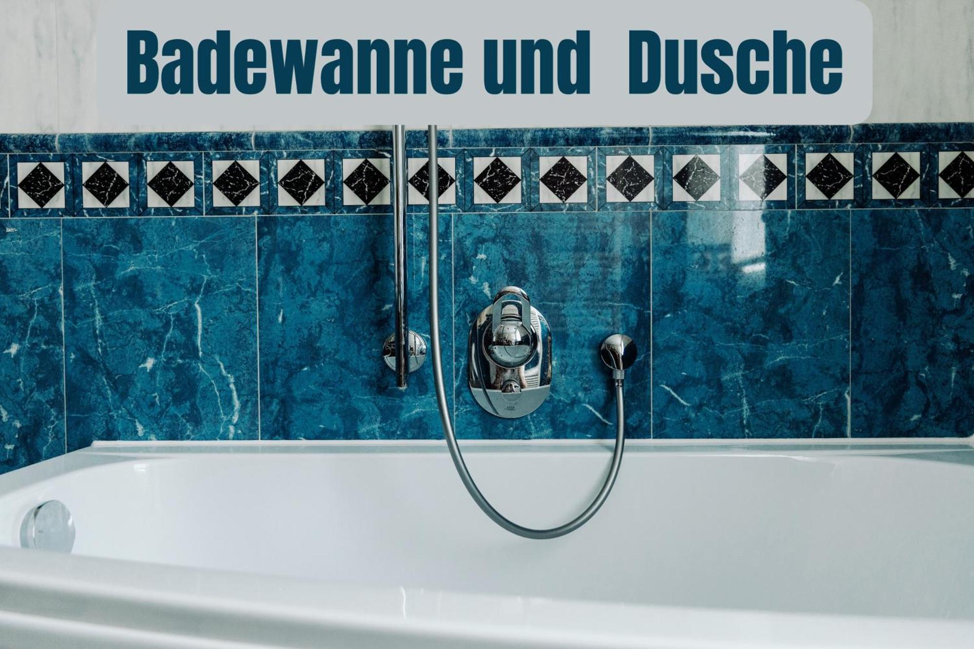 Lage Mit Warnowblick - Großer Balkon, Zwei Schlafzimmer, Aufzug, Stellplatz Apartment *