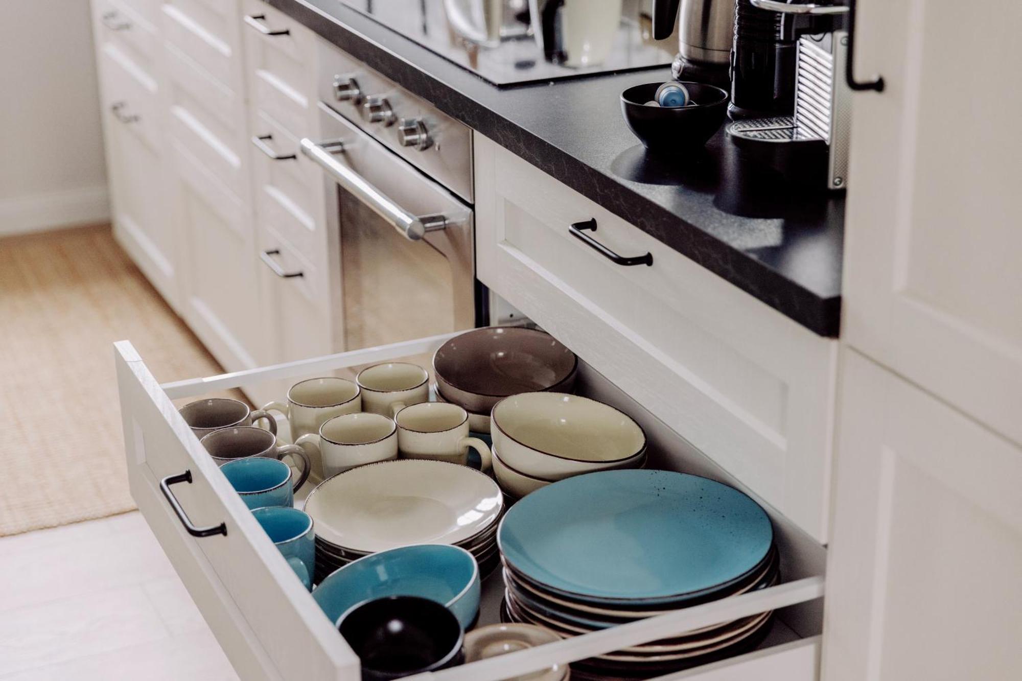 Lage Mit Warnowblick - Großer Balkon, Zwei Schlafzimmer, Aufzug, Stellplatz Apartment *