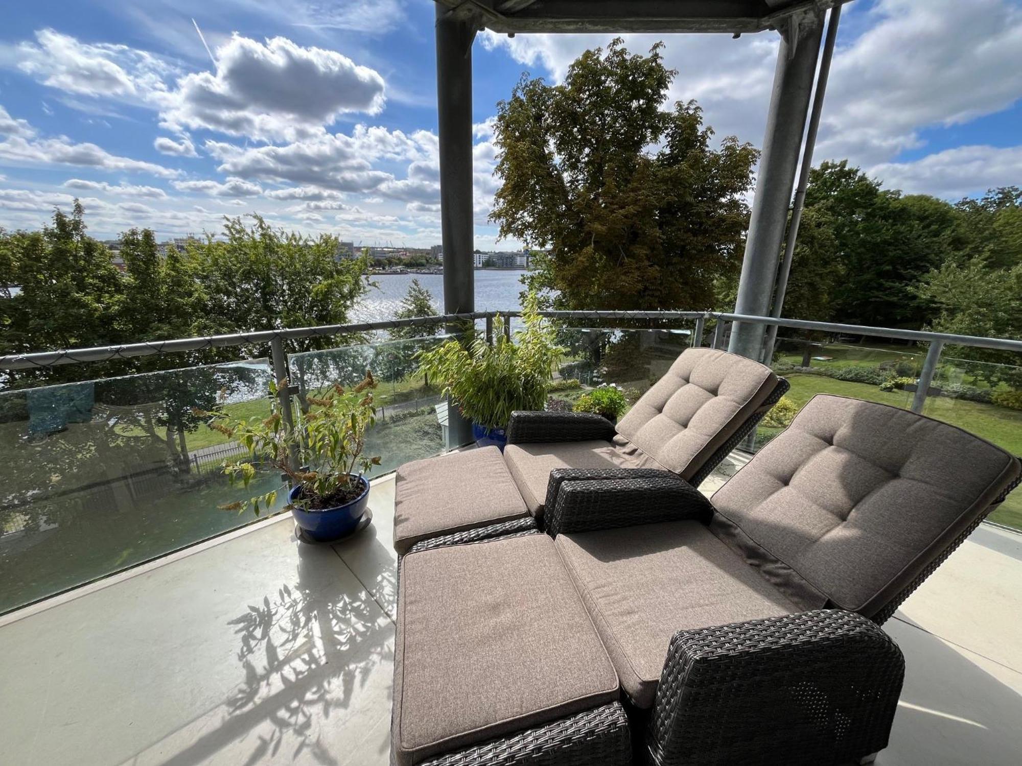 Apartment Lage Mit Warnowblick - Großer Balkon, Zwei Schlafzimmer, Aufzug, Stellplatz