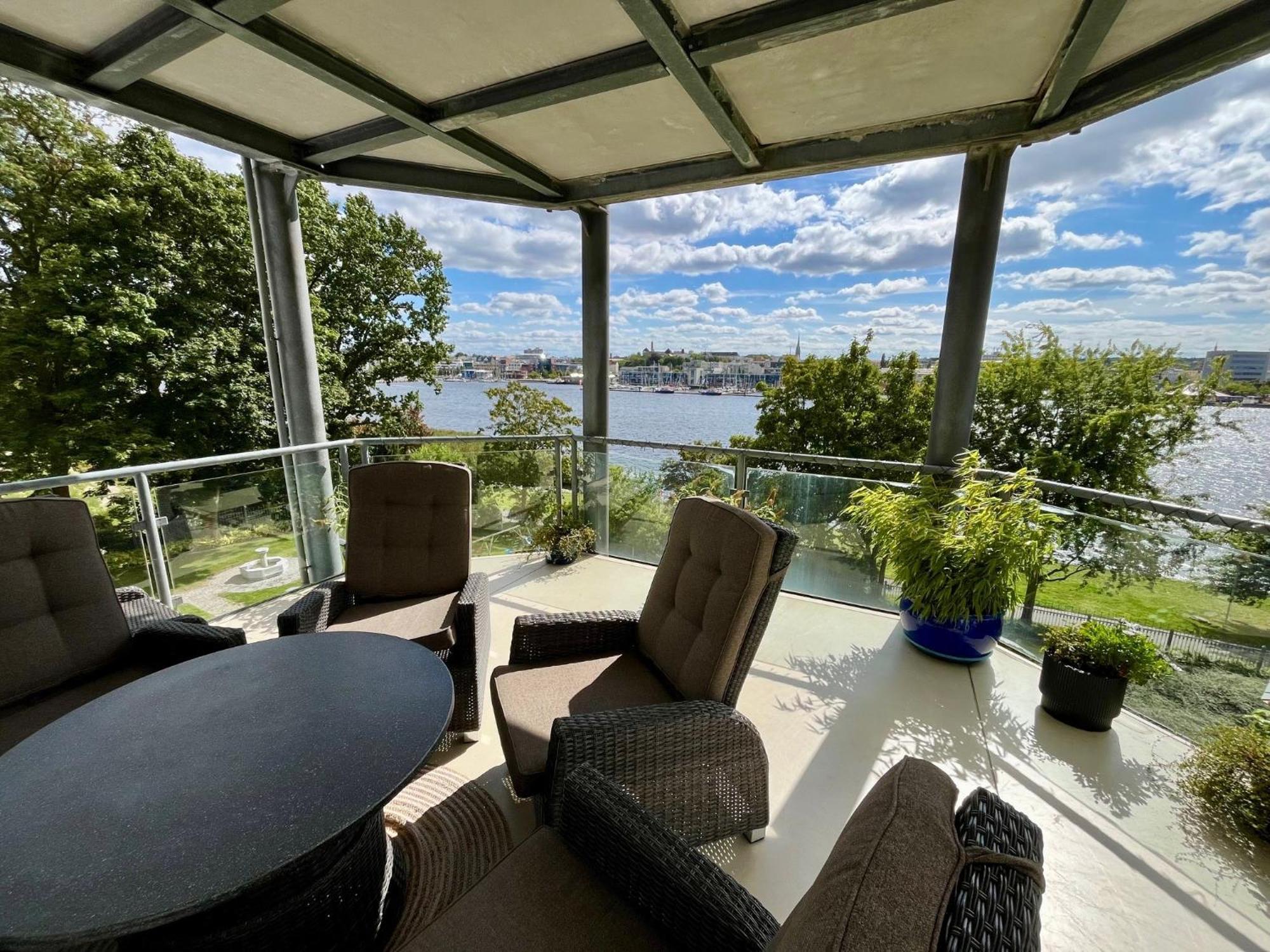 Apartment Lage Mit Warnowblick - Großer Balkon, Zwei Schlafzimmer, Aufzug, Stellplatz