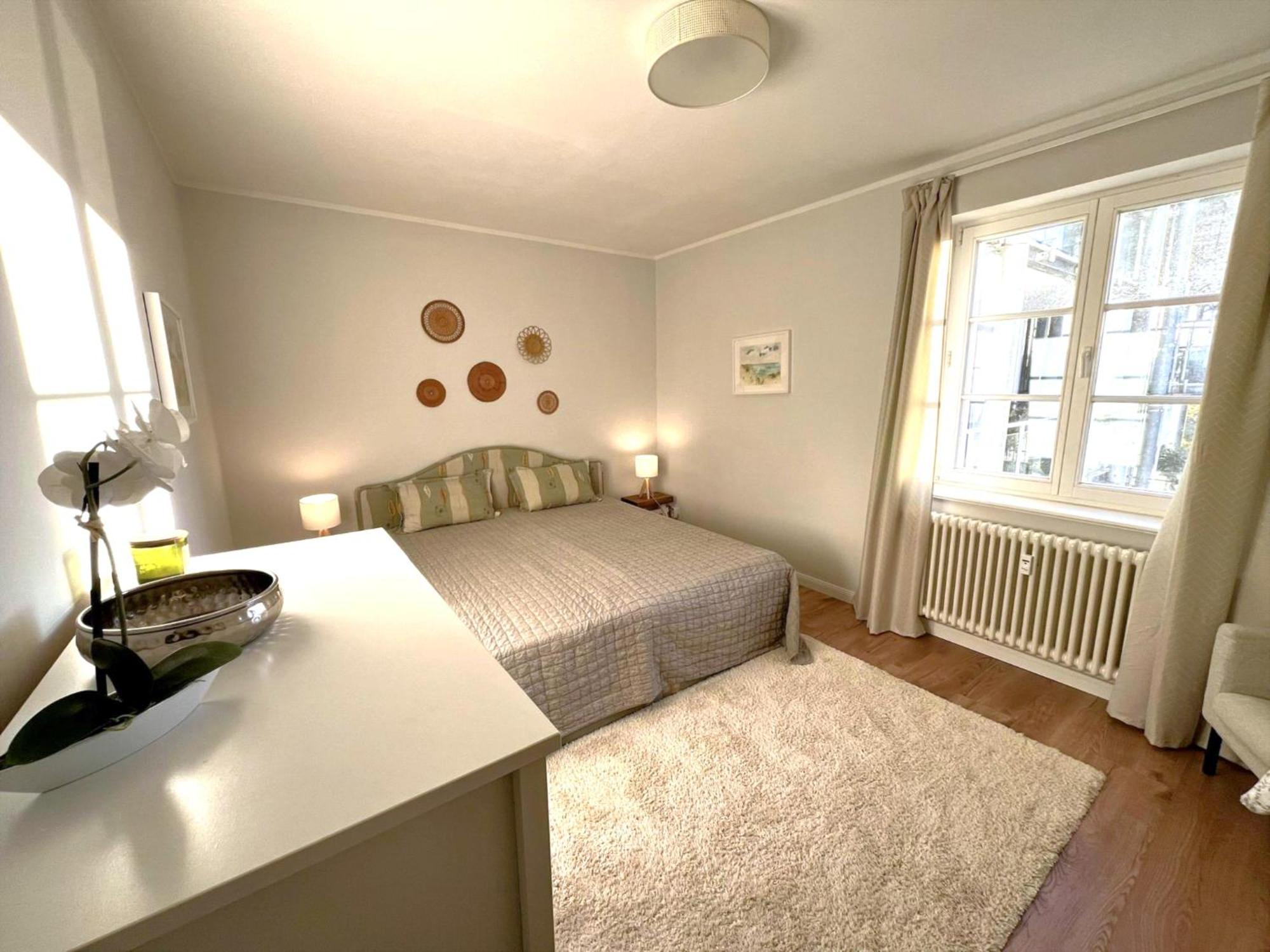Lage Mit Warnowblick - Großer Balkon, Zwei Schlafzimmer, Aufzug, Stellplatz *
